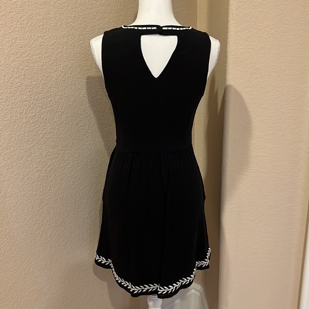 Lucky Brand Black Sleeveless Embroidered Dress - Picture 5 of 16